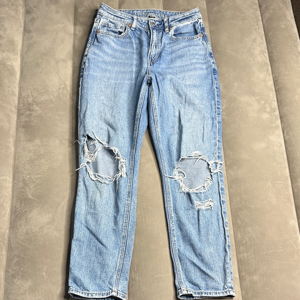 American Eagle Outfitters “Strigid” Mom Jean Ripped Light Blue Denim‎ Size 2S